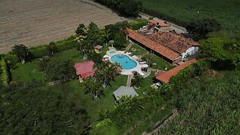 Inviting 14-bed Villa in Toro Valle del Cauca