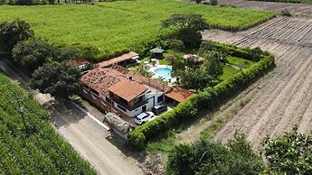 Inviting 14-bed Villa in Toro Valle del Cauca