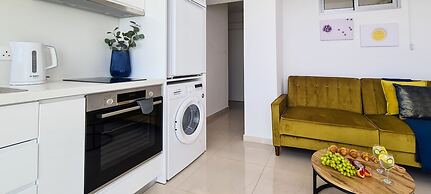 Phaedrus Living Gold Flat Lighthouse 48