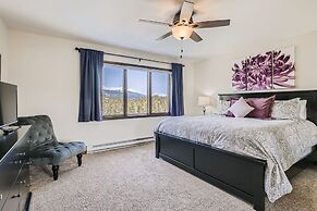 Moose Hill Lodge 5 Bedroom Home by RedAwning