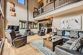 Moose Hill Lodge 5 Bedroom Home by RedAwning