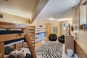 Moose Hill Lodge 5 Bedroom Home by RedAwning