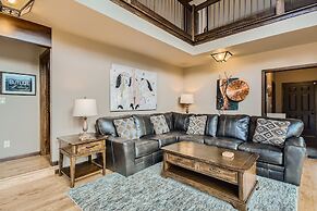 Moose Hill Lodge 5 Bedroom Home by RedAwning