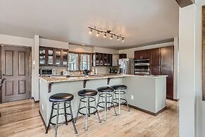 Moose Hill Lodge 5 Bedroom Home by RedAwning