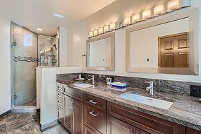 Moose Hill Lodge 5 Bedroom Home by RedAwning