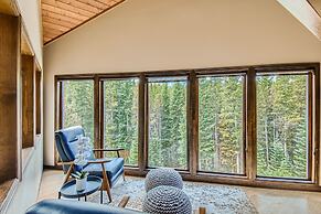 Moose Hill Lodge 5 Bedroom Home by RedAwning