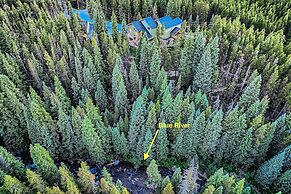 Moose Hill Lodge 5 Bedroom Home by RedAwning