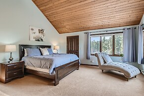 Moose Hill Lodge 5 Bedroom Home by RedAwning
