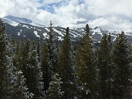 Moose Hill Lodge 5 Bedroom Home by RedAwning