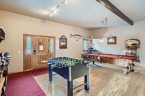 Moose Hill Lodge 5 Bedroom Home by RedAwning