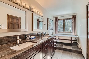 Moose Hill Lodge 5 Bedroom Home by RedAwning