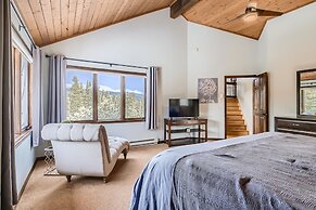 Moose Hill Lodge 5 Bedroom Home by RedAwning