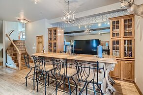 Moose Hill Lodge 5 Bedroom Home by RedAwning