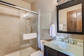 Moose Hill Lodge 5 Bedroom Home by RedAwning