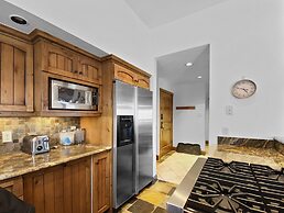 Stargazer 115 3 Bedroom Townhouse by RedAwning