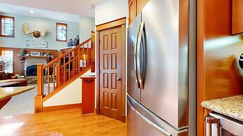 Timbers #10 4 Bedrooms Townhouse by RedAwning