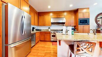 Timbers #10 4 Bedrooms Townhouse by RedAwning