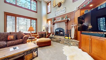 Timbers #10 4 Bedrooms Townhouse by RedAwning