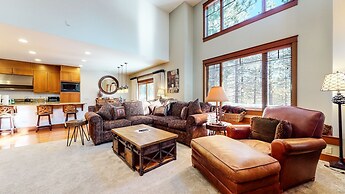 Timbers #10 4 Bedrooms Townhouse by RedAwning