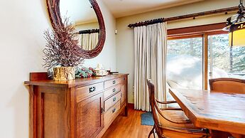 Timbers #10 4 Bedrooms Townhouse by RedAwning