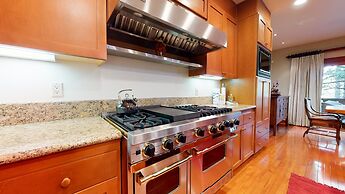 Timbers #10 4 Bedrooms Townhouse by RedAwning