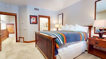 Timbers #10 4 Bedrooms Townhouse by RedAwning