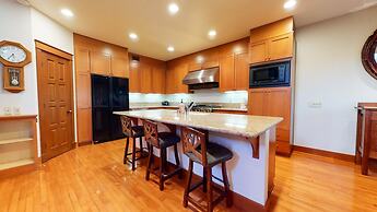 Timbers #10 4 Bedrooms Townhouse by RedAwning