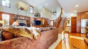 Timbers #10 4 Bedrooms Townhouse by RedAwning