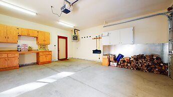 Timbers #10 4 Bedrooms Townhouse by RedAwning