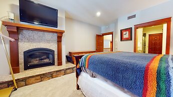 Timbers #10 4 Bedrooms Townhouse by RedAwning