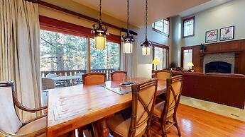 Timbers #10 4 Bedrooms Townhouse by RedAwning