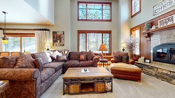 Timbers #10 4 Bedrooms Townhouse by RedAwning