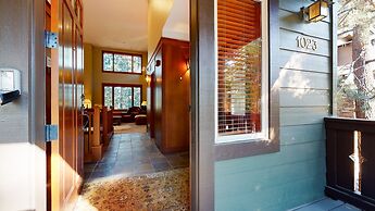 Timbers #10 4 Bedrooms Townhouse by RedAwning