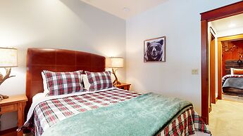 Timbers #10 4 Bedrooms Townhouse by RedAwning