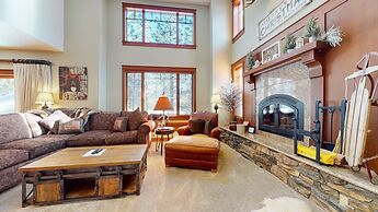 Timbers #10 4 Bedrooms Townhouse by RedAwning