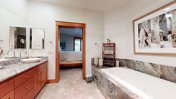 Timbers #10 4 Bedrooms Townhouse by RedAwning