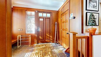 Timbers #10 4 Bedrooms Townhouse by RedAwning