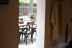 Lock Keepers Cottage - Detached House in the City