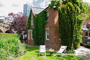 Lock Keepers Cottage - Detached House in the City