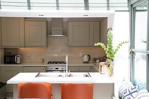 Lock Keepers Cottage - Detached House in the City