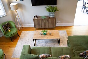 Lock Keepers Cottage - Detached House in the City