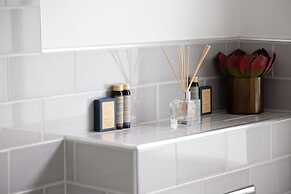 Lock Keepers Cottage - Detached House in the City