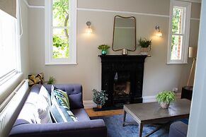 Lock Keepers Cottage - Detached House in the City