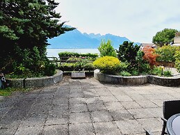 Paradise lake view Apartment