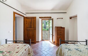 Stunning Apartment in Radicondoli With Outdoor Swimming Pool, Wifi and