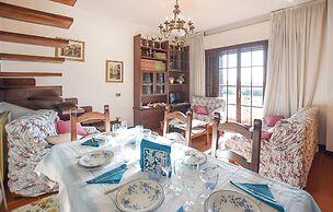 Nice Apartment in Capezzano Pianore With 3 Bedrooms and Wifi