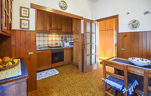 Nice Apartment in Capezzano Pianore With 3 Bedrooms and Wifi