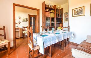 Nice Apartment in Capezzano Pianore With 3 Bedrooms and Wifi