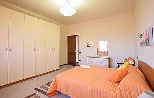 Nice Apartment in Capezzano Pianore With 3 Bedrooms and Wifi