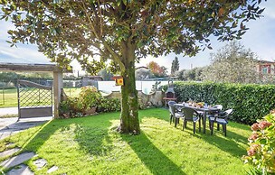 Nice Apartment in Capezzano Pianore With 3 Bedrooms and Wifi